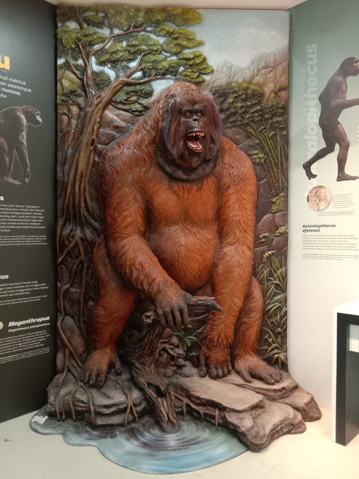 Blacky, Perunggu, patina hijau, 212 × 74 × 68 cm