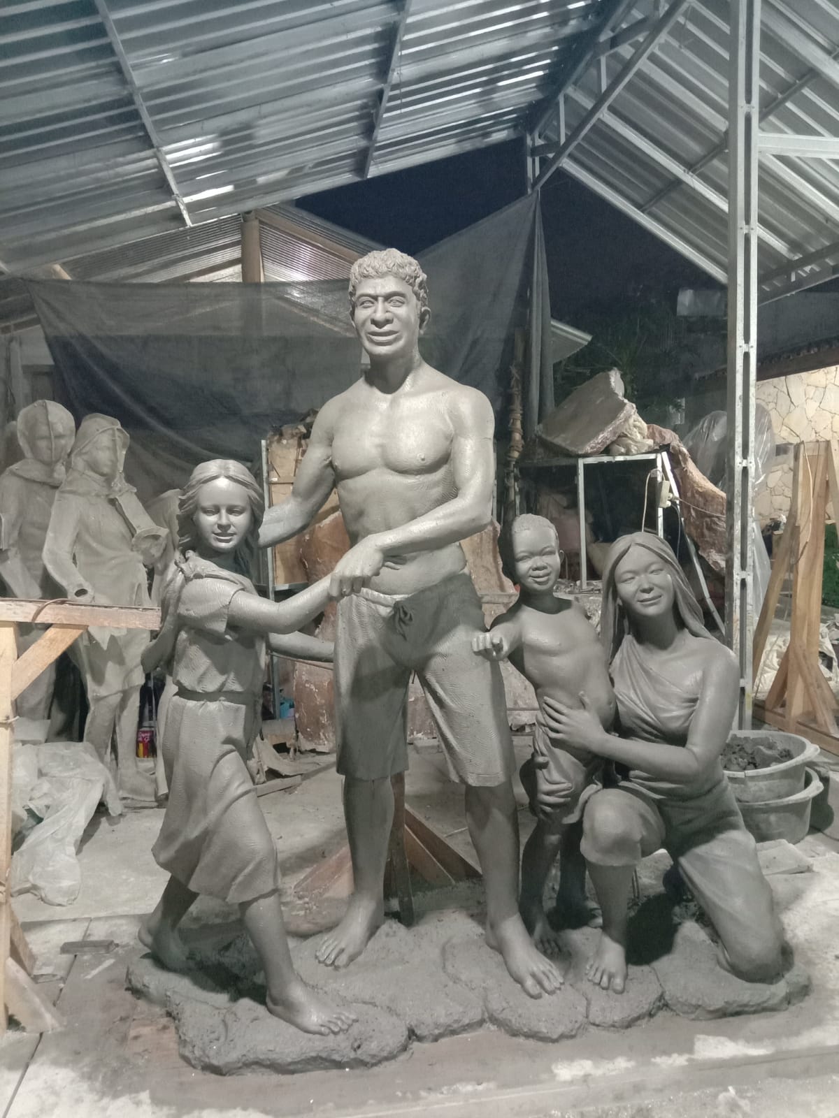 Patung 4 ras, Batu andesit Muntilan, 148 × 96 × 84 cm
